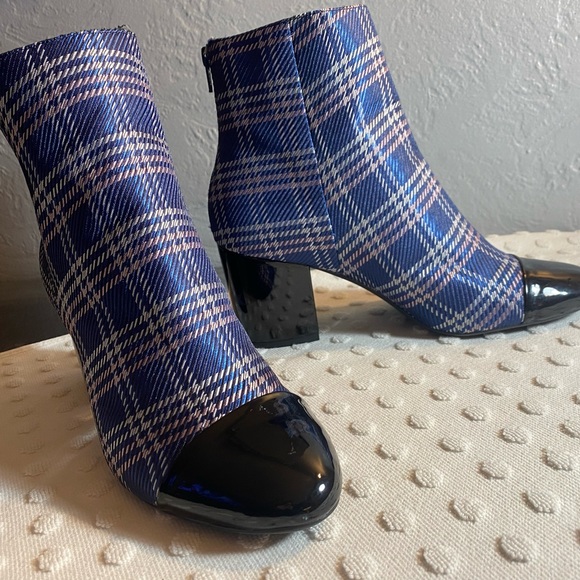 1901 Whitaker Blue Plaid Bootie with Patent Toe and Heel - Picture 6 of 16